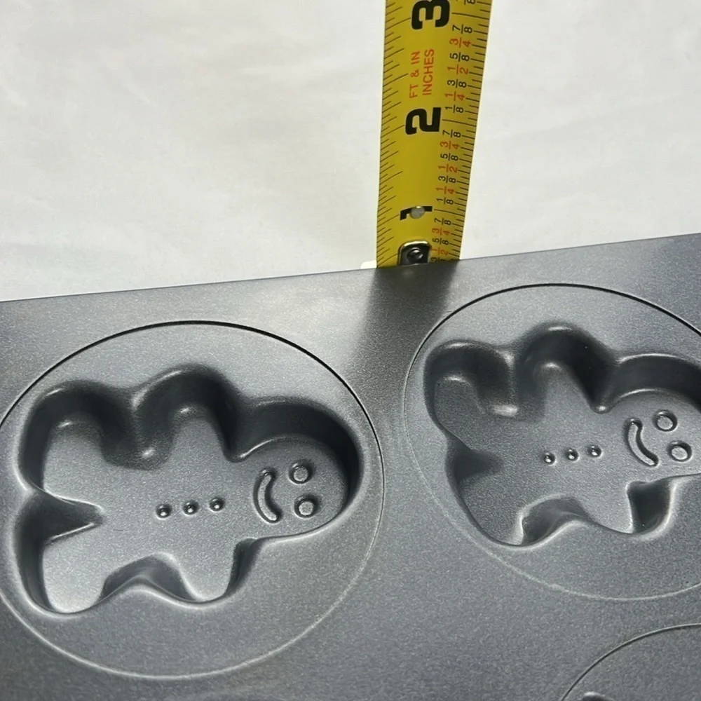 Wilson Preformed Cookie Bakeware - Christmas - Winter - Gingerbread, Tree, Star - Picture 14 of 14
